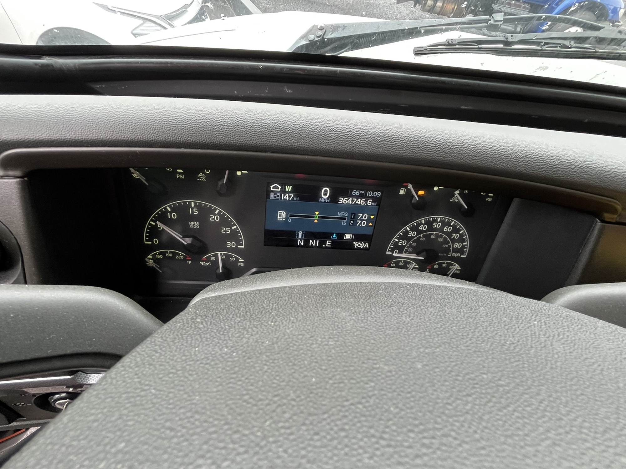 2023 VOLVO VNL860 2023 VOLVO VNL860 - image 2 of 3