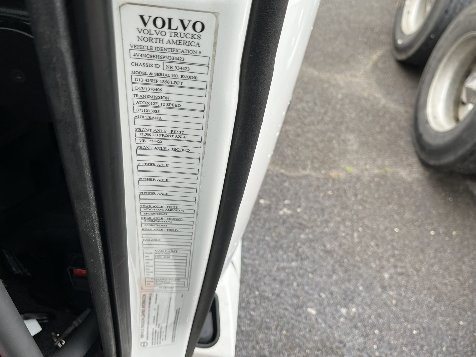 2023 VOLVO VNL860 2023 VOLVO VNL860 - image 3 of 3
