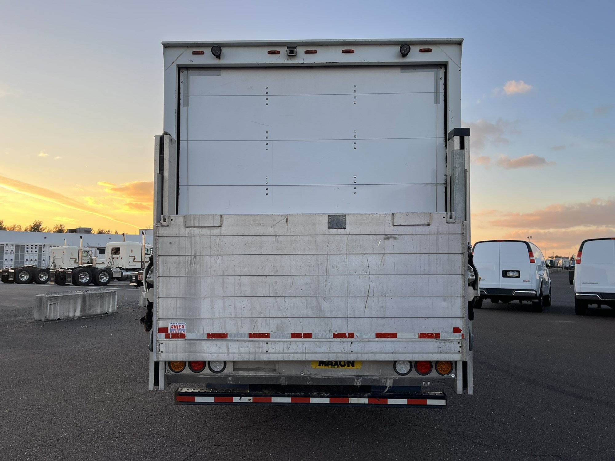 2020 HINO 195 2020 HINO 195 - image 5 of 6