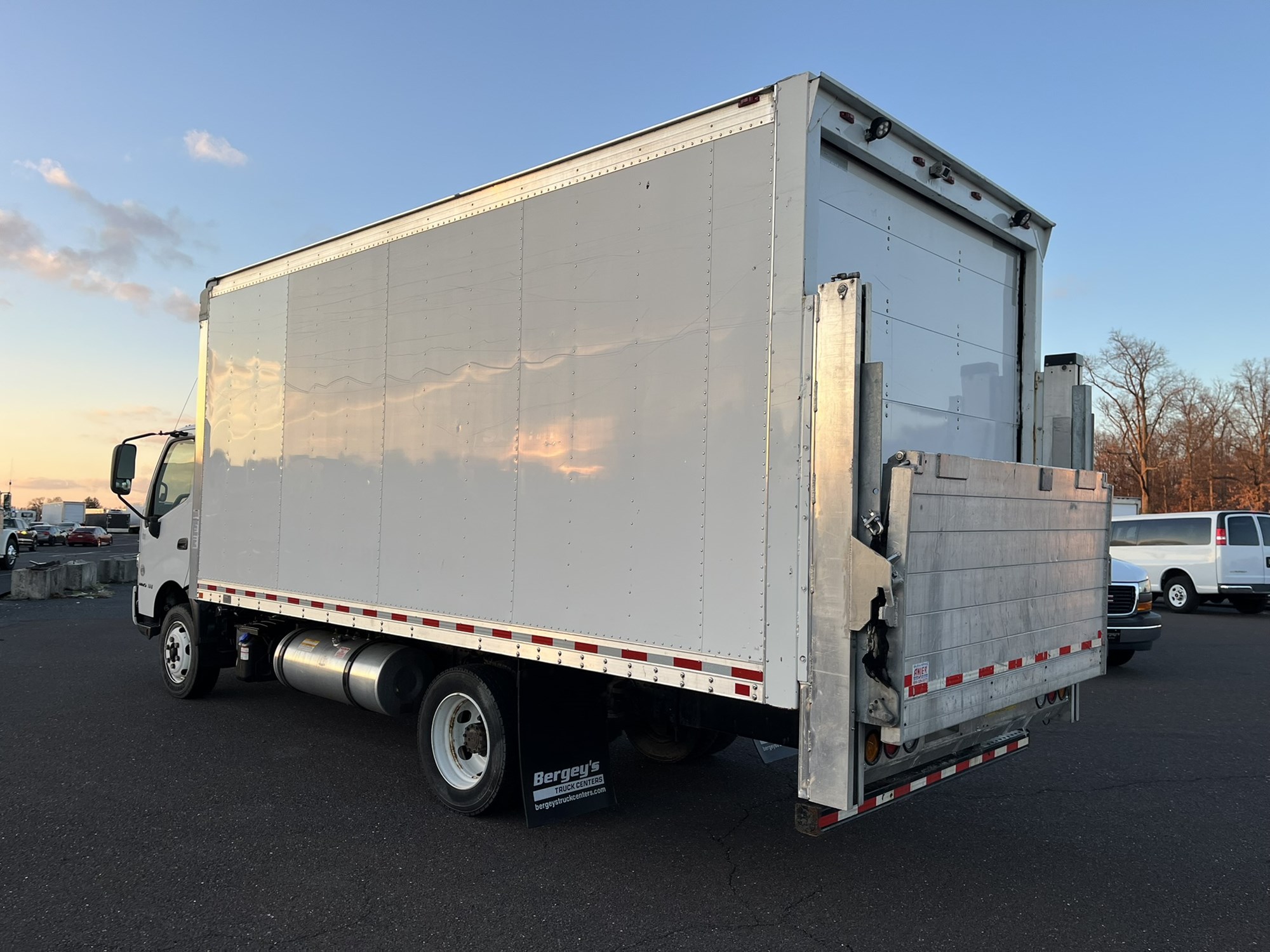 2020 HINO 195 2020 HINO 195 - image 6 of 6