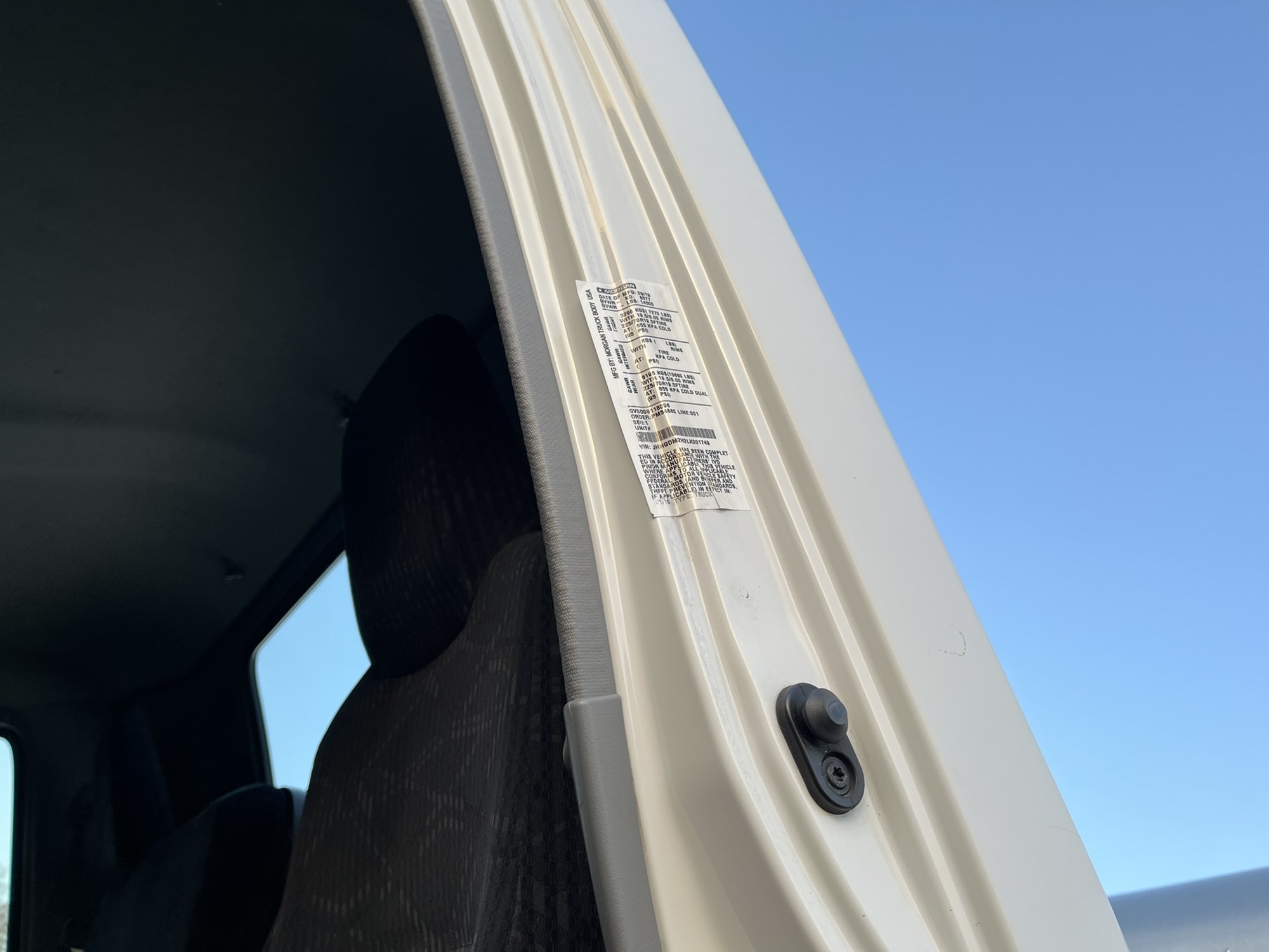 2020 HINO 195 1000003-17 2020 HINO 195 1000003-17