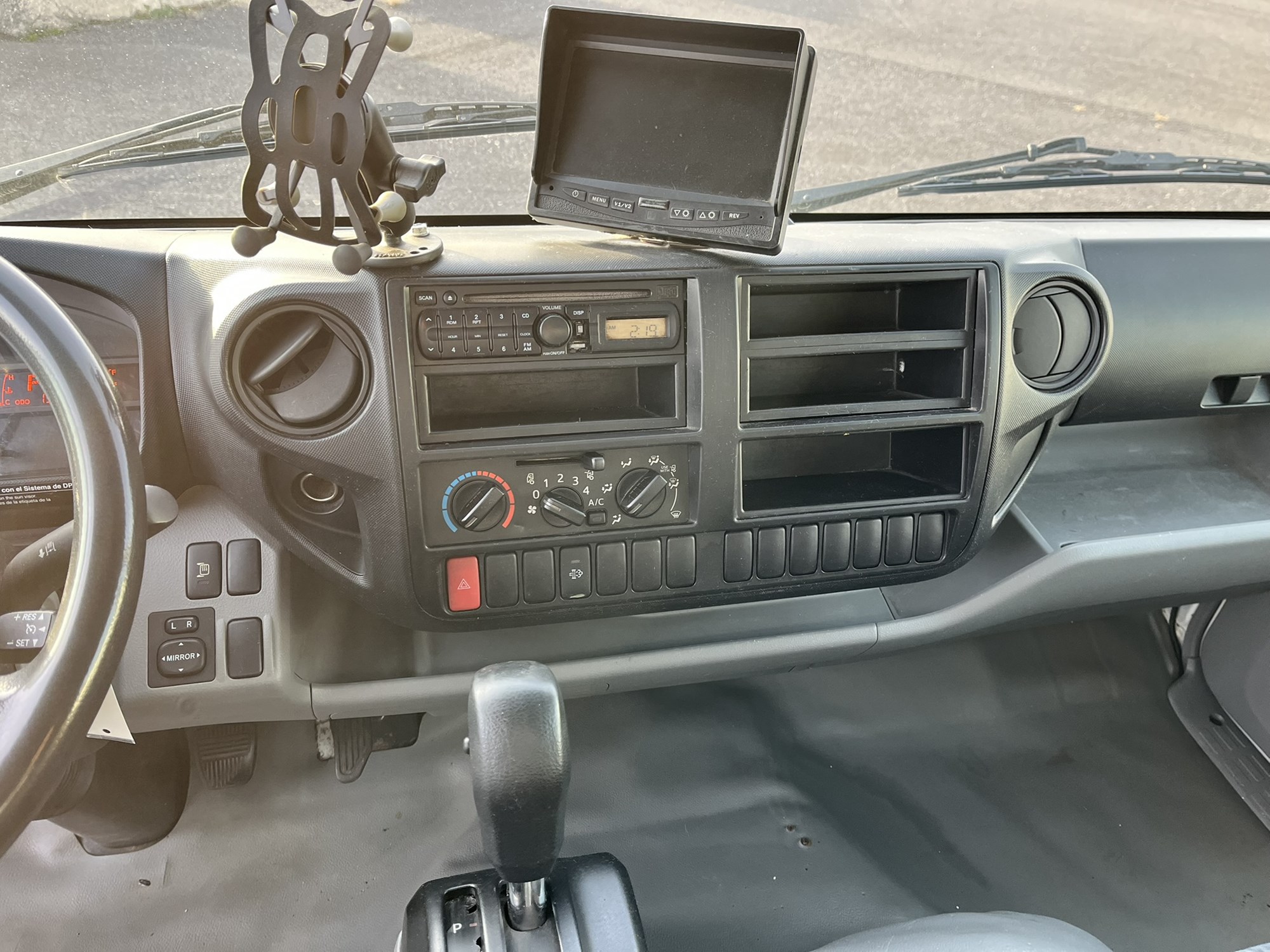 2015 HINO 195 1000441-10 2015 HINO 195 1000441-10