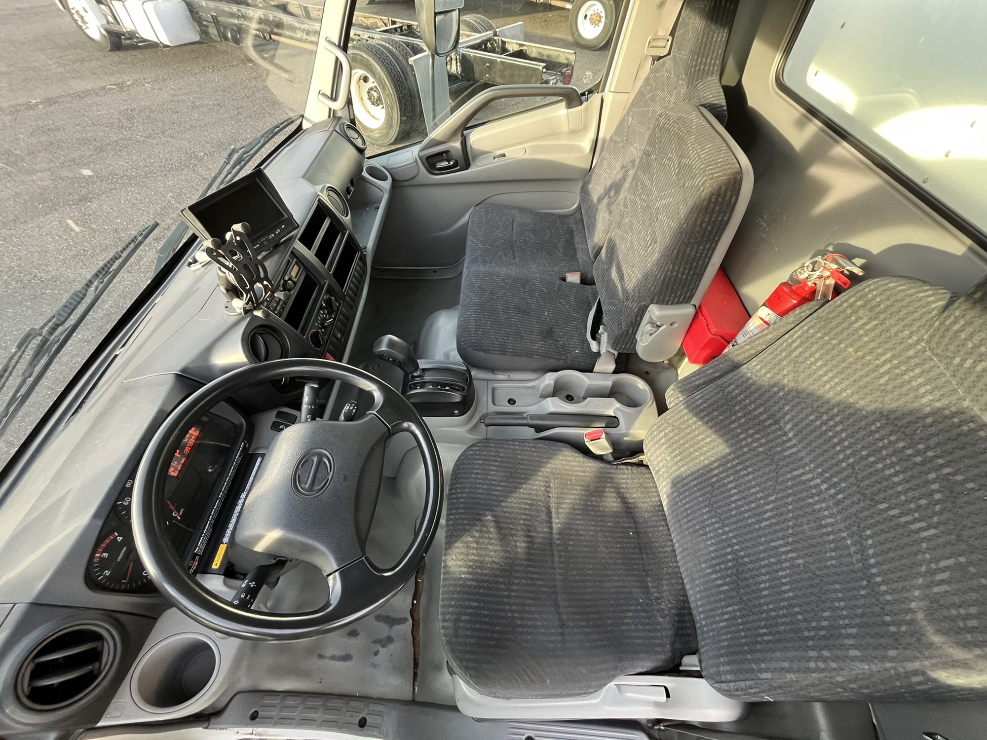 2015 HINO 195 1000441-11 2015 HINO 195 1000441-11