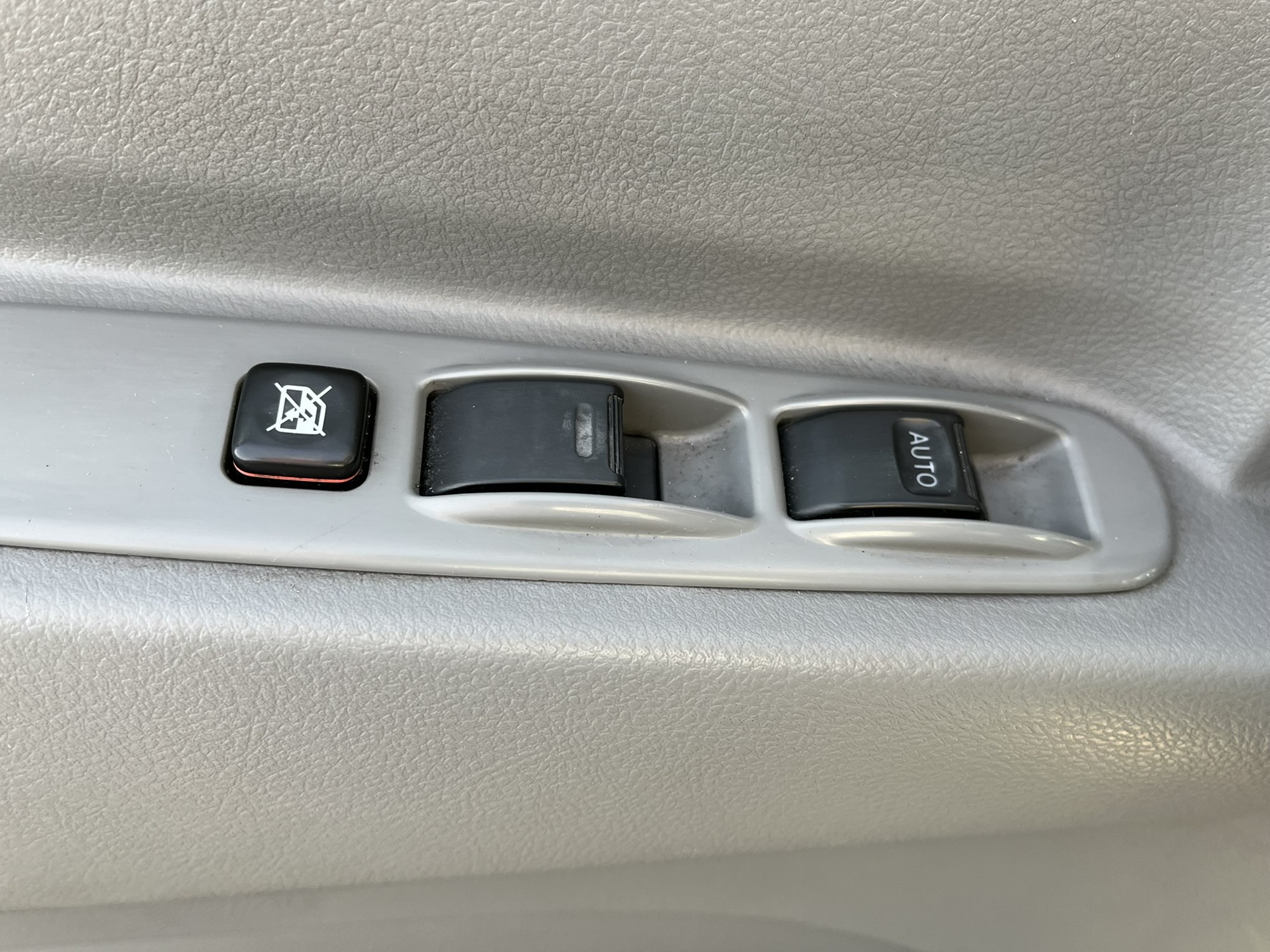 2015 HINO 195 1000441-14 2015 HINO 195 1000441-14