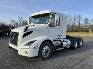 2018 VOLVO VNR64T300 1000999-01
