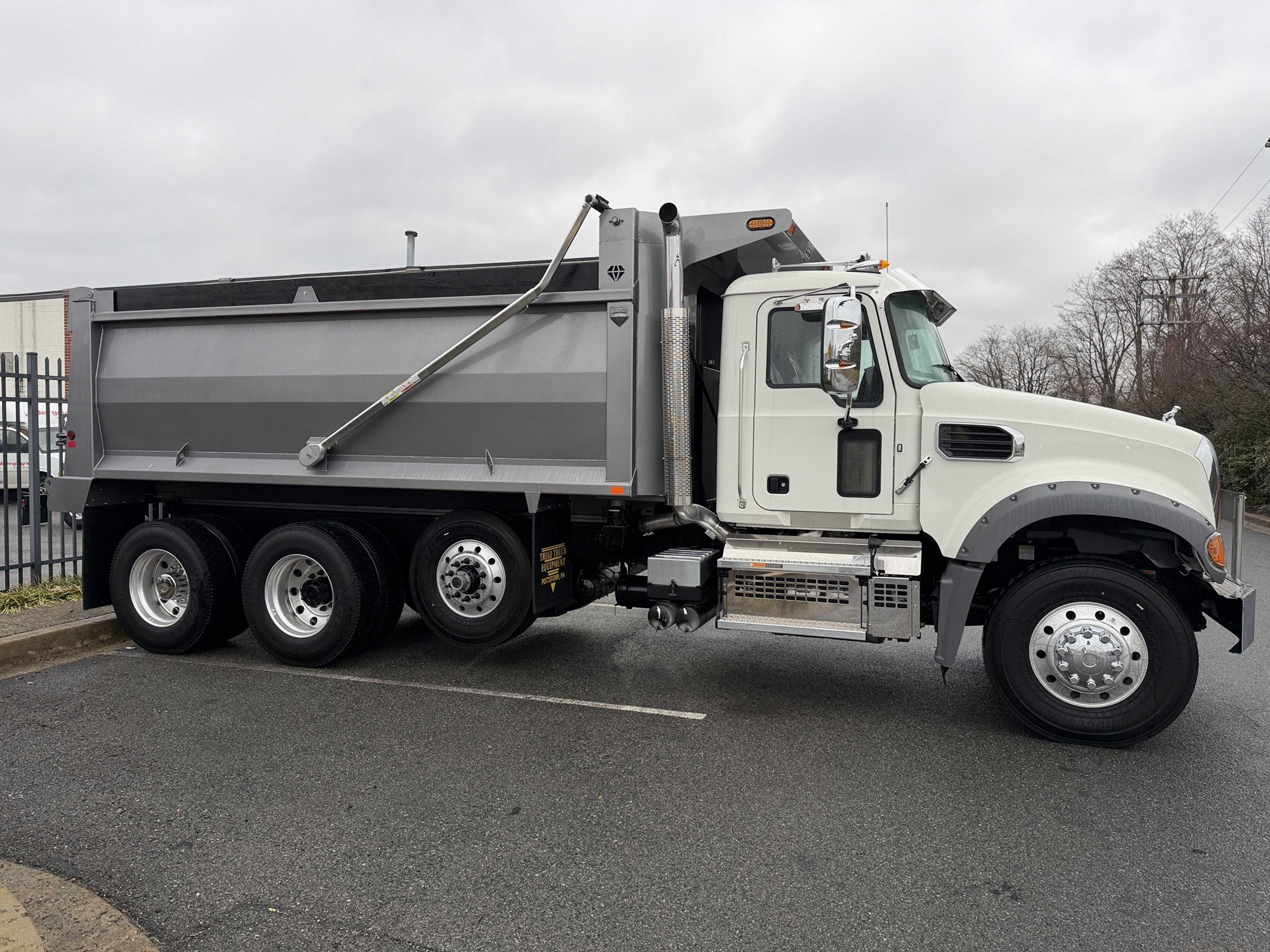 2026 MACK GR64FR 2026 MACK GR64FR - image 4 of 6