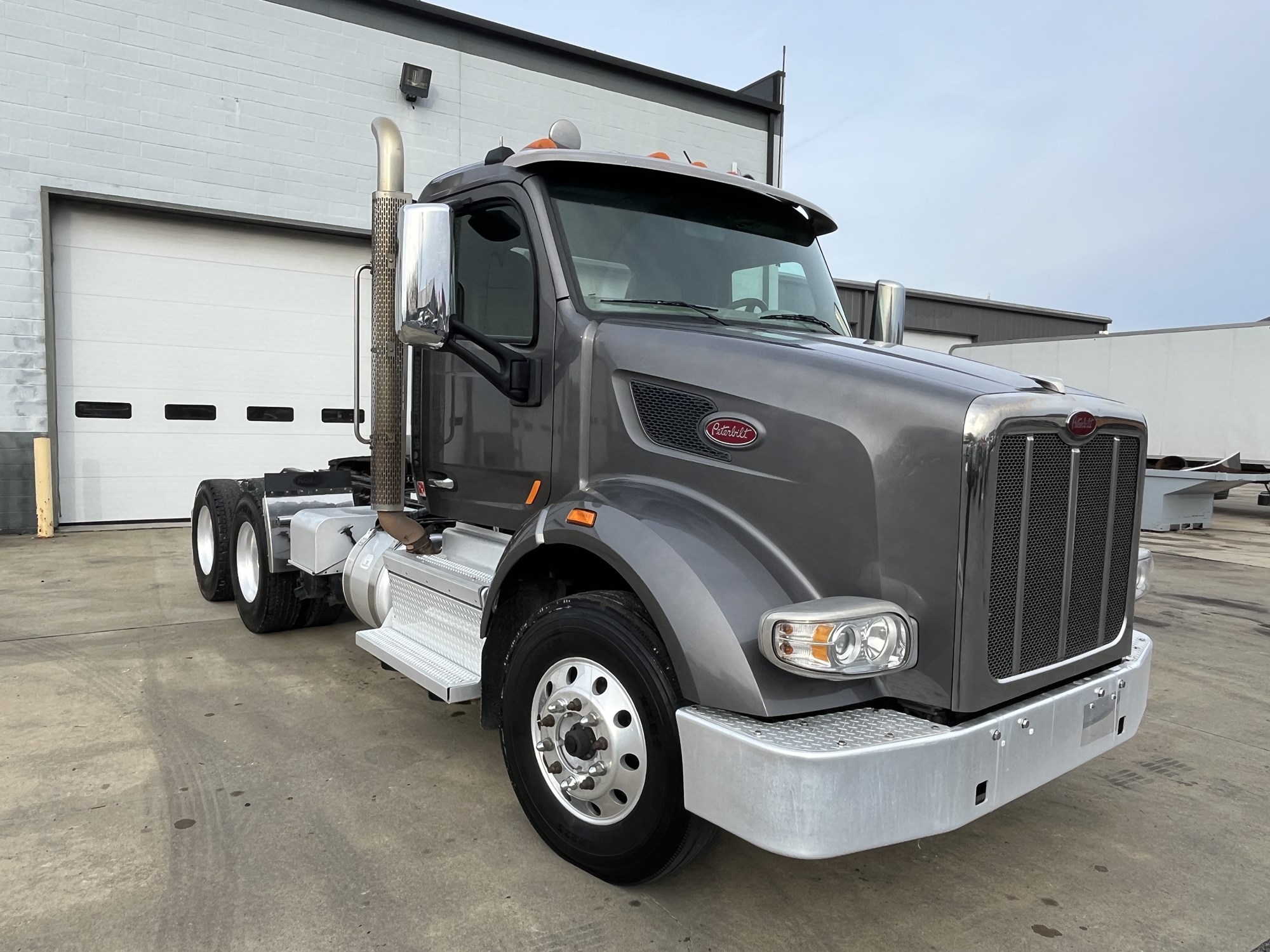 2019 PETERBILT 567 2019 PETERBILT 567 - image 2 of 6
