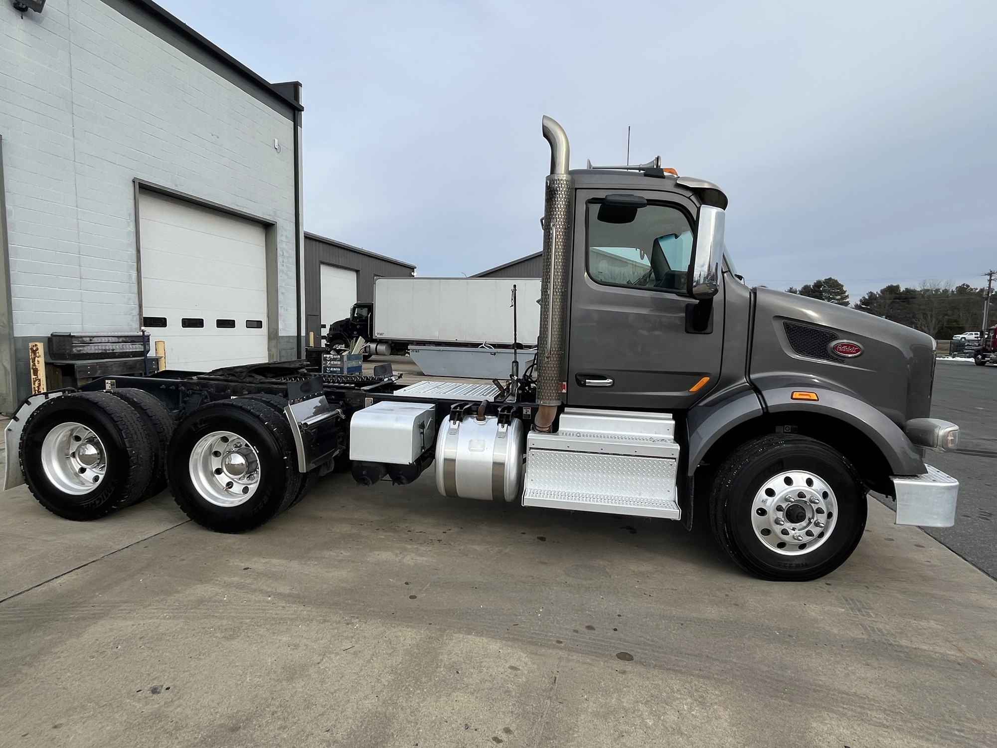 2019 PETERBILT 567 2019 PETERBILT 567 - image 4 of 6