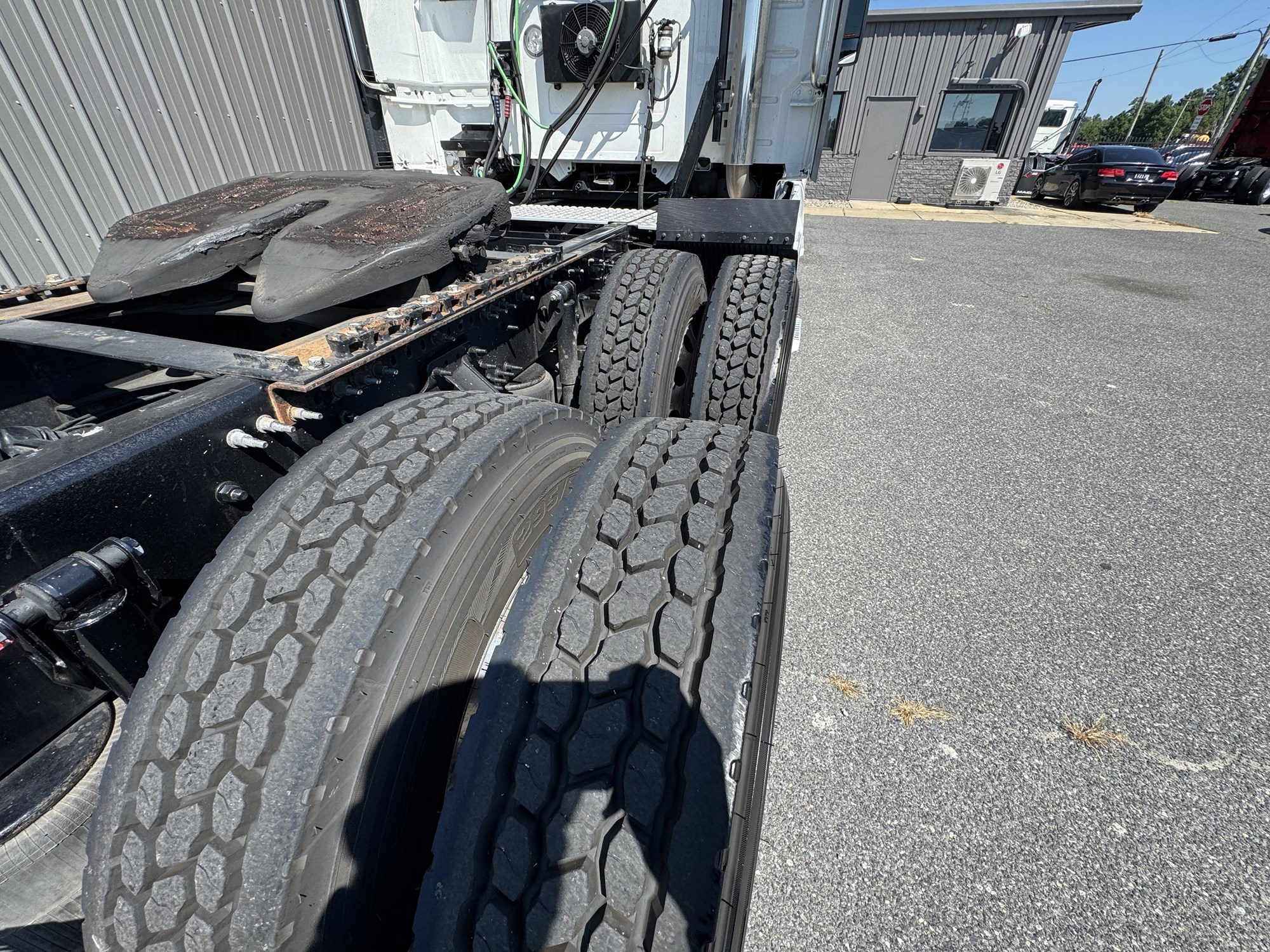 2023 Volvo VNL860 2023 Volvo VNL860 - image 6 of 6