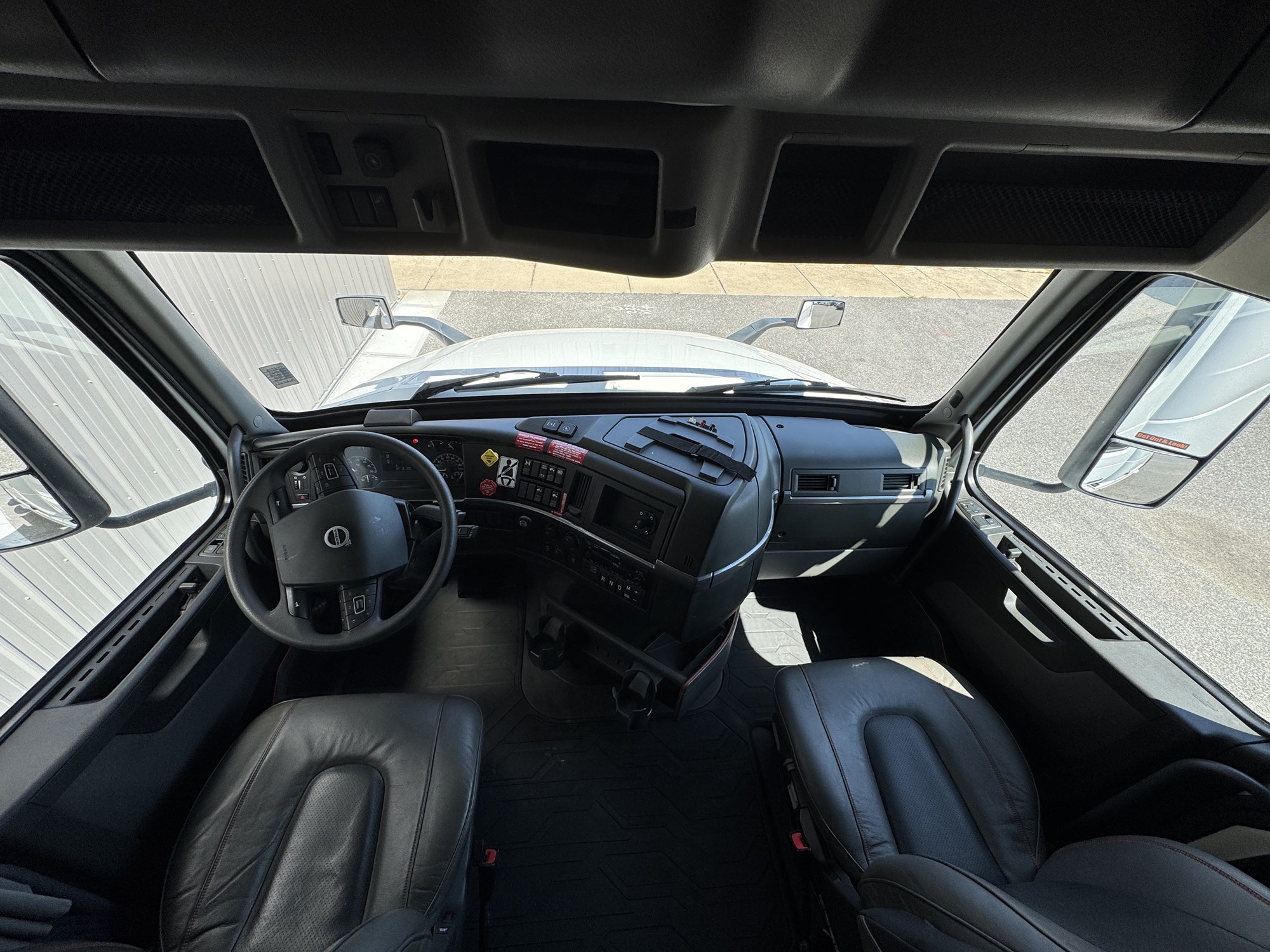 2023 Volvo VNL860 1091447-11 2023 Volvo VNL860 1091447-11