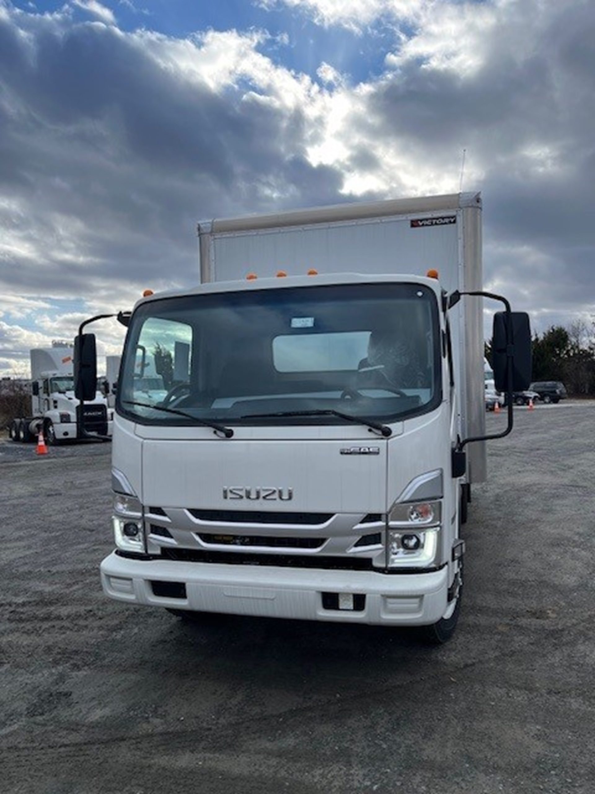 2025 Isuzu NPR/NPR-HD 2025 Isuzu NPR/NPR-HD - image 1 of 6
