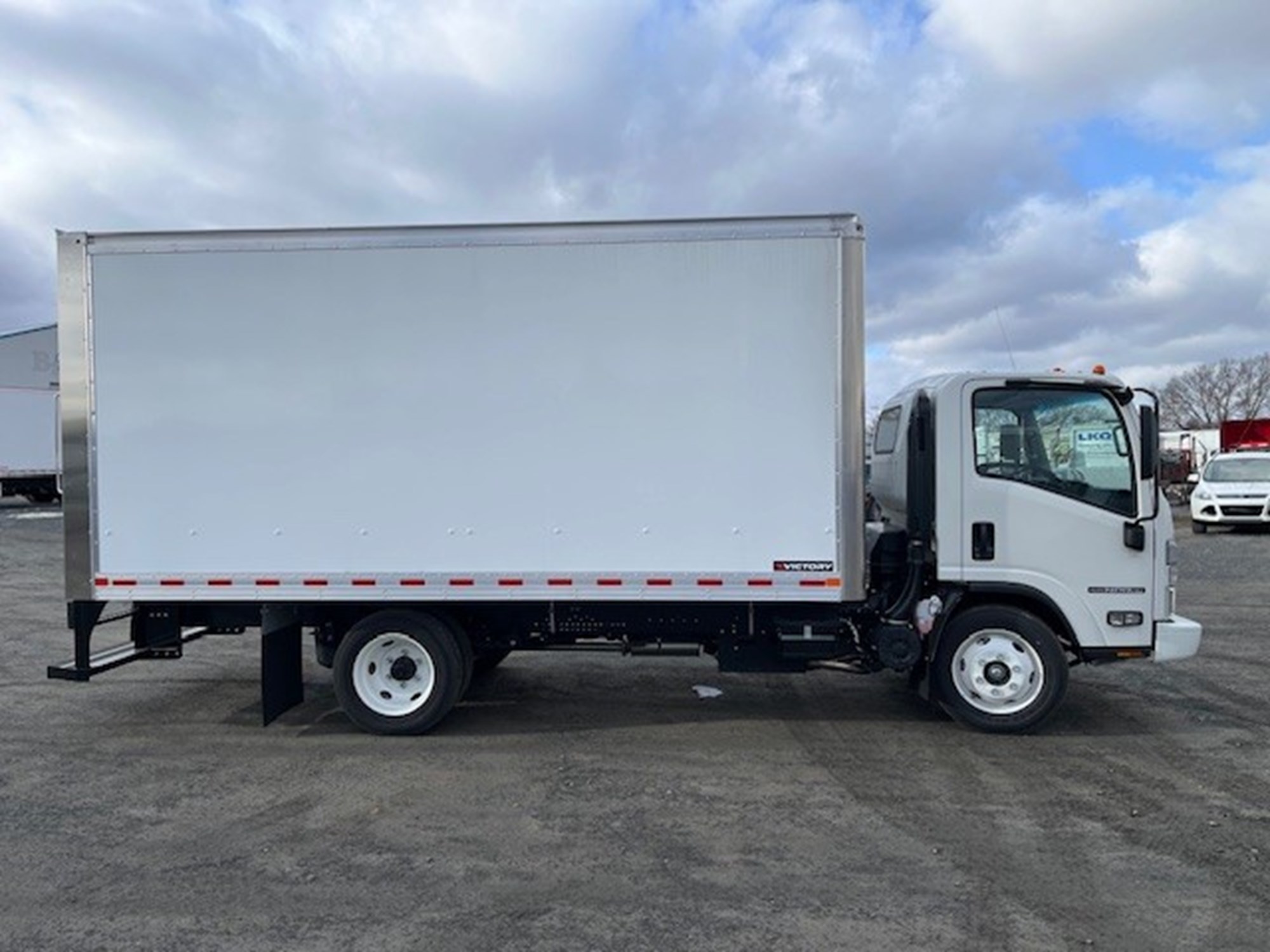 2025 Isuzu NPR/NPR-HD 2025 Isuzu NPR/NPR-HD - image 3 of 6