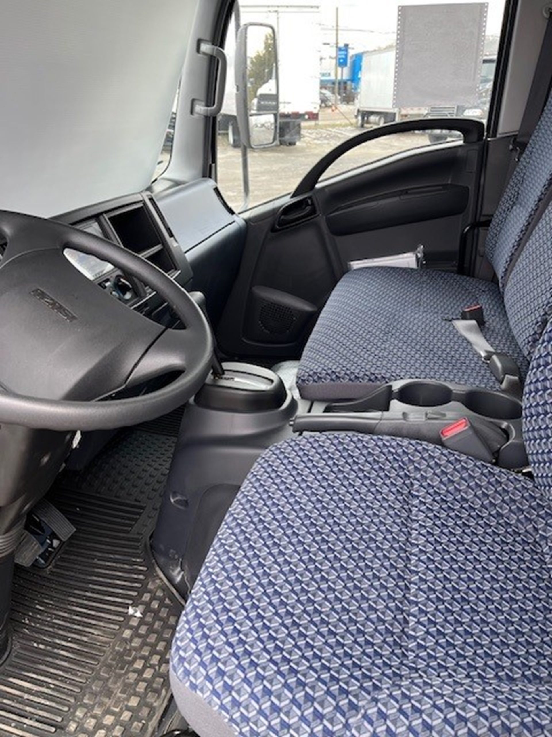 2025 Isuzu NPR/NPR-HD 2025 Isuzu NPR/NPR-HD - image 4 of 6