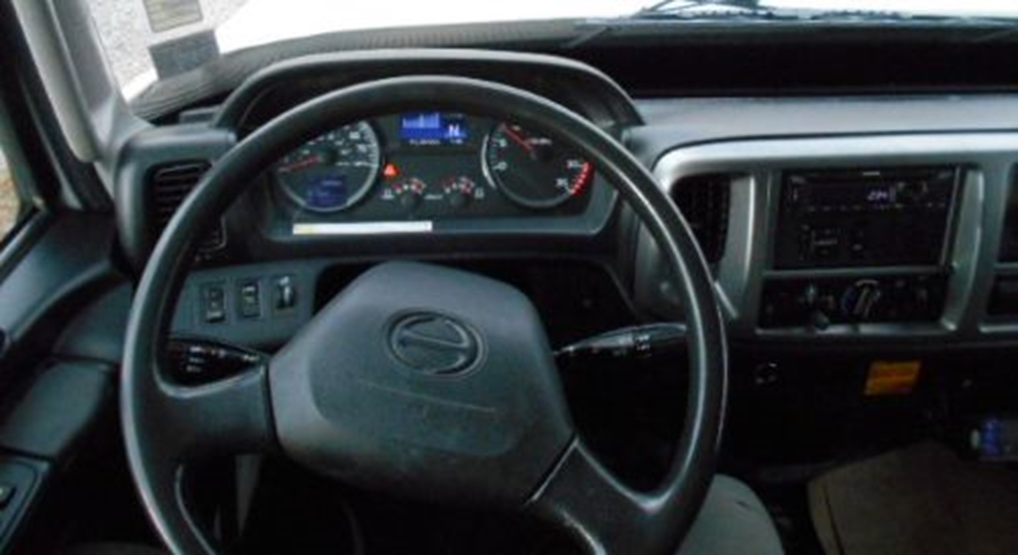 2020 Hino 268A 2020 Hino 268A - image 5 of 6