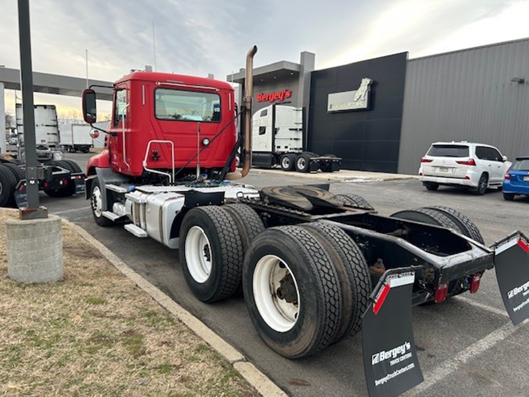 2015 MACK CXU613 2015 MACK CXU613 - image 4 of 6
