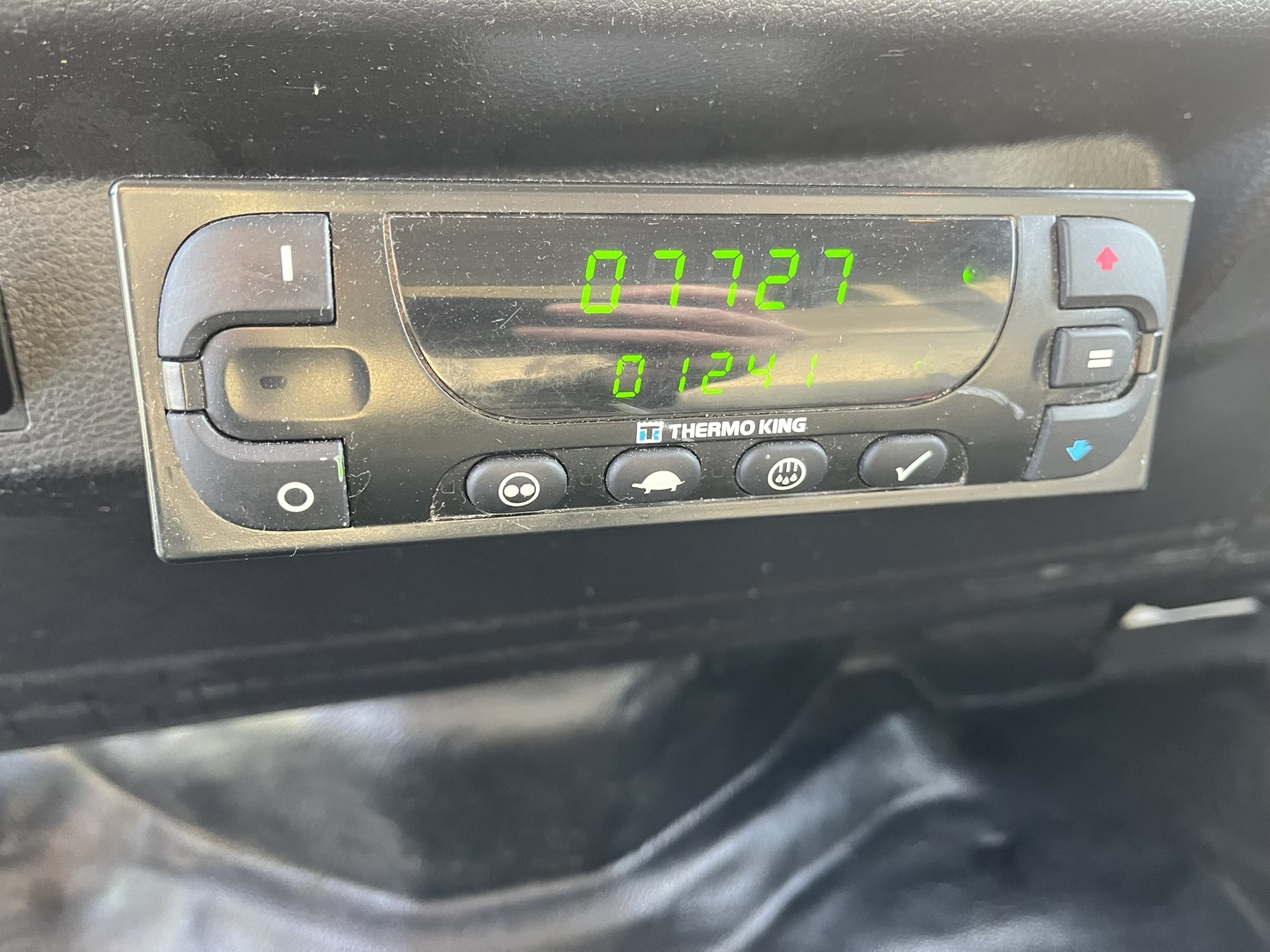 2016 HINO 268A 1000462-12 2016 HINO 268A 1000462-12