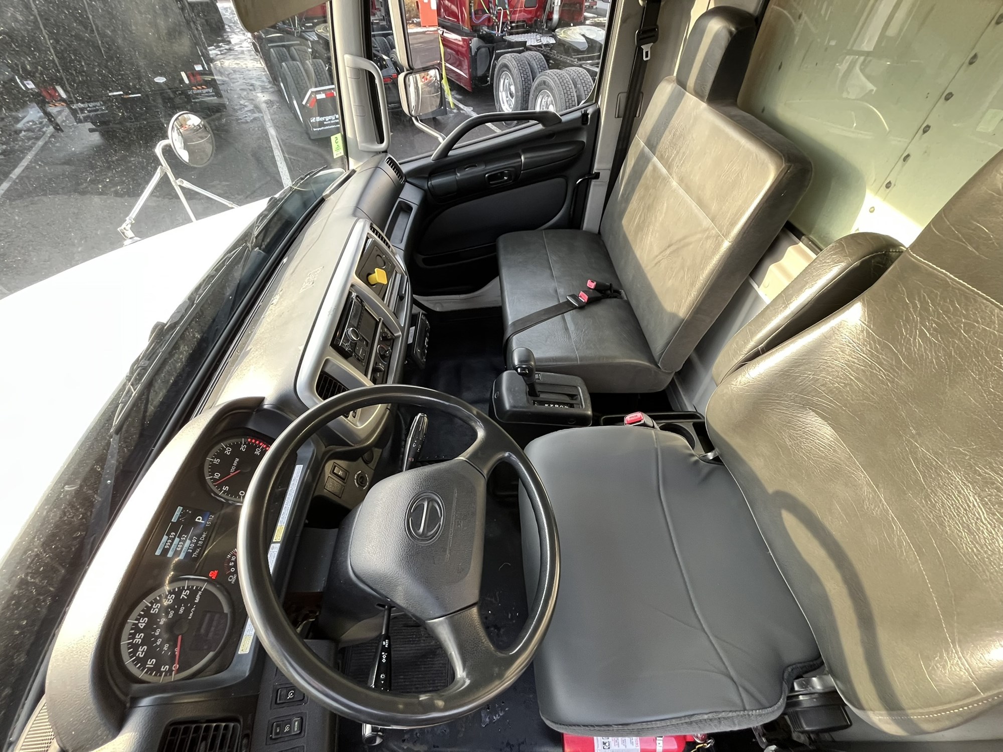 2016 HINO 268A 1000462-14 2016 HINO 268A 1000462-14