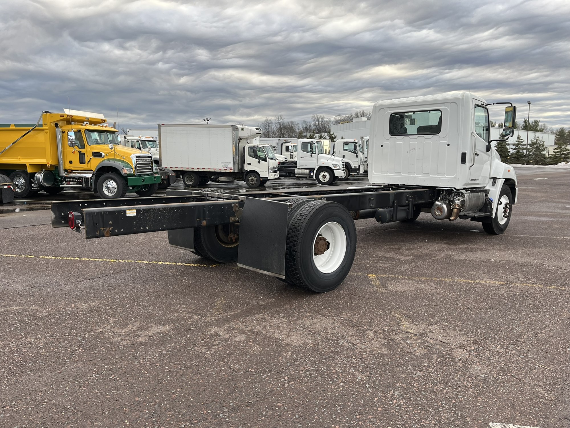 2019 HINO 268A 2019 HINO 268A - image 4 of 6