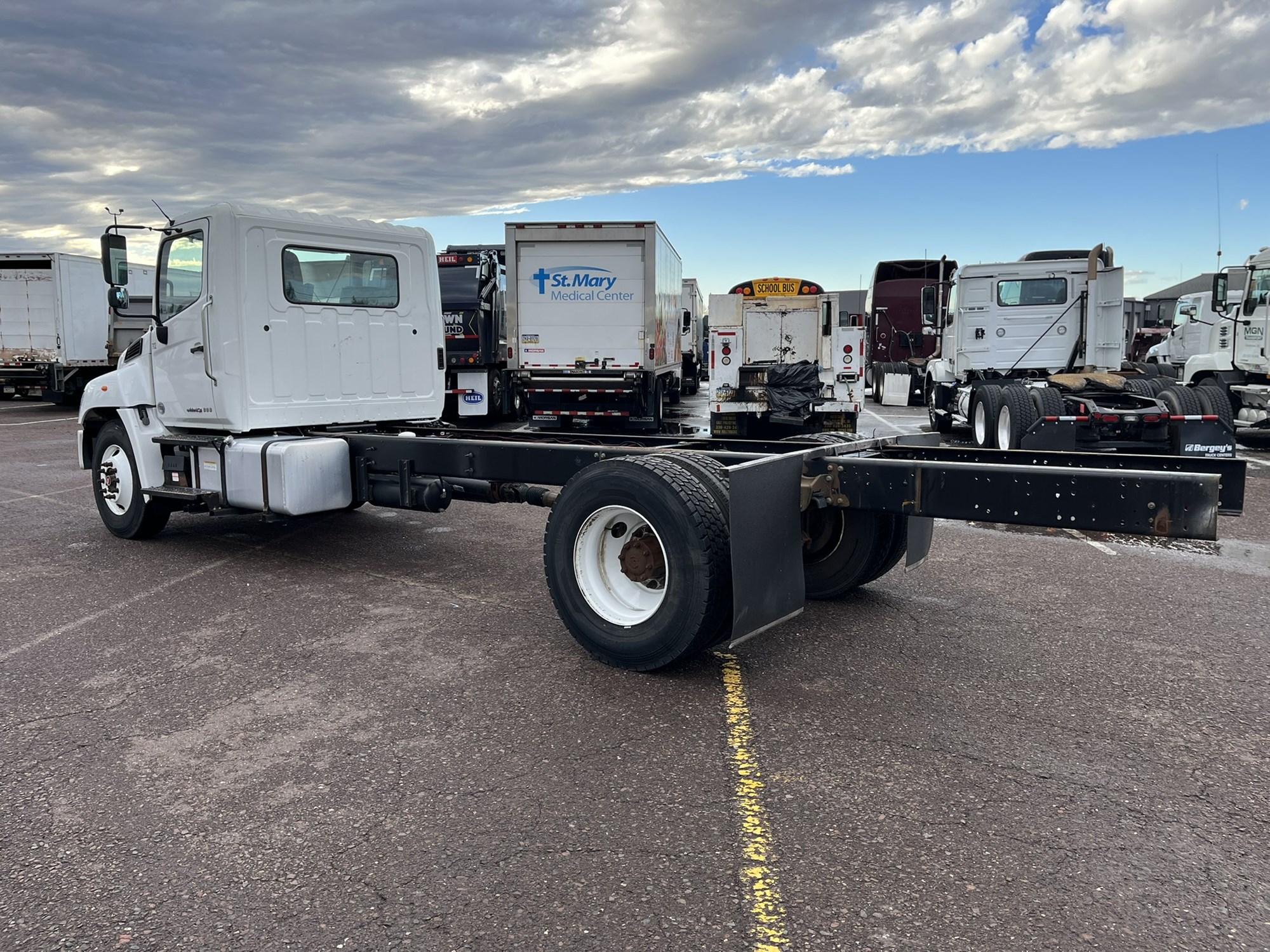 2019 HINO 268A 2019 HINO 268A - image 6 of 6