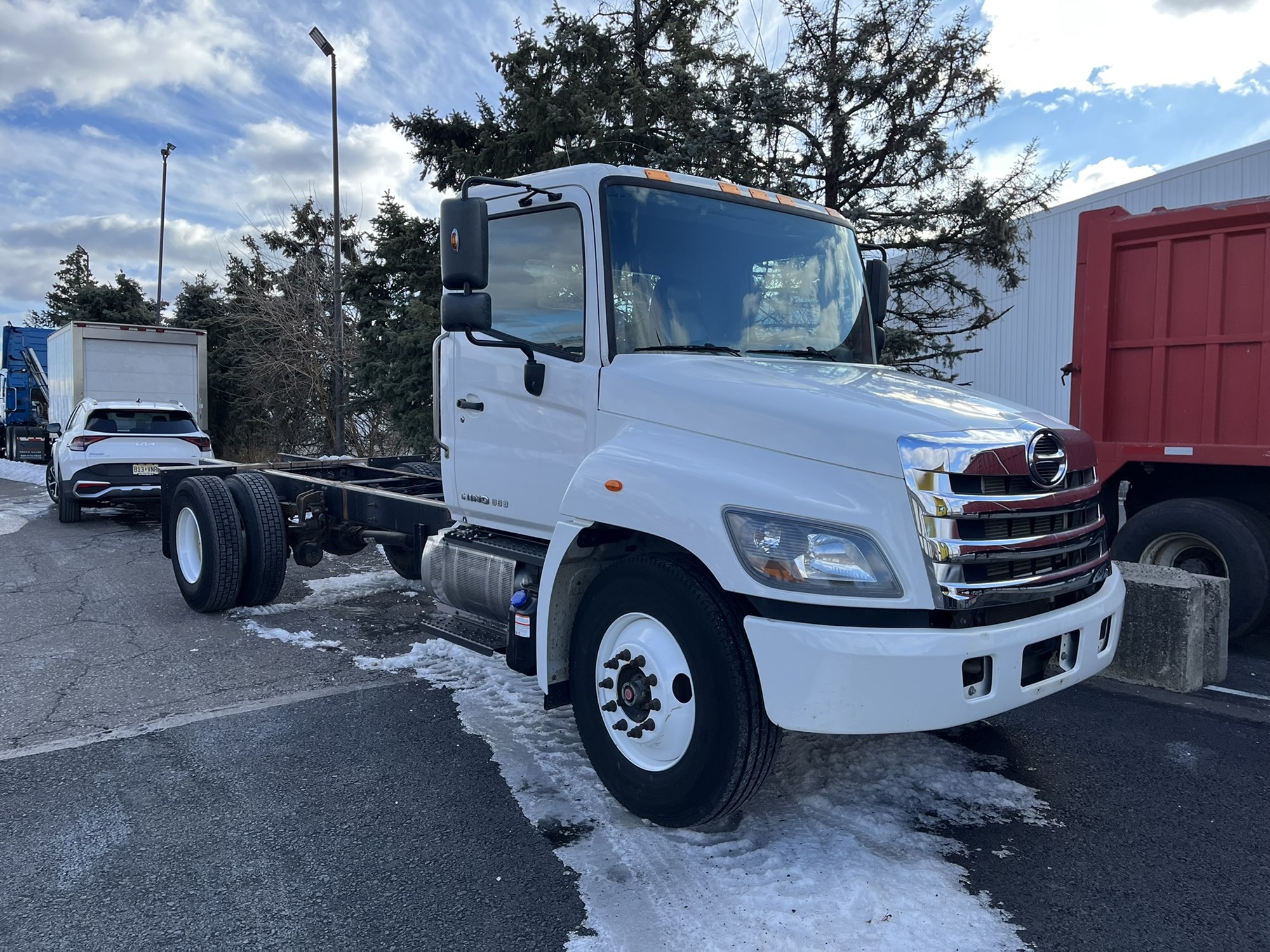 2019 HINO 268A 2019 HINO 268A - image 1 of 5