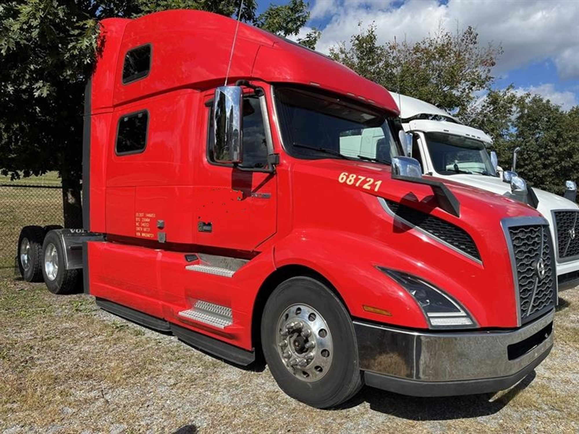 2021 VOLVO VNL 860 2021 VOLVO VNL 860 - image 1 of 6