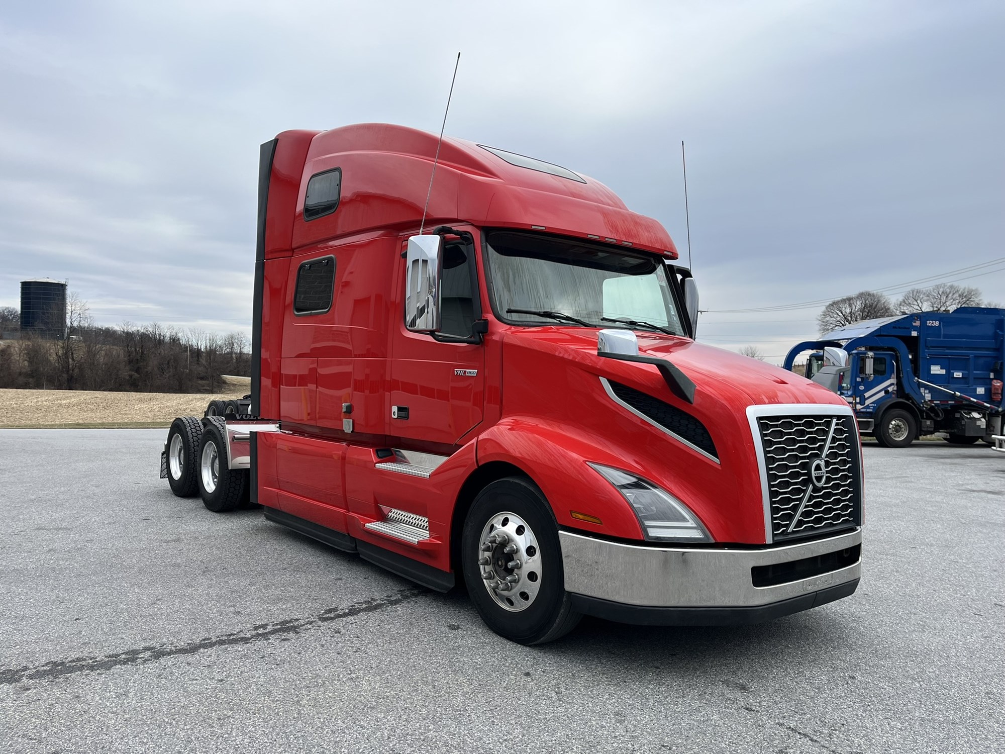 2021 VOLVO VNL 860 2021 VOLVO VNL 860 - image 3 of 6
