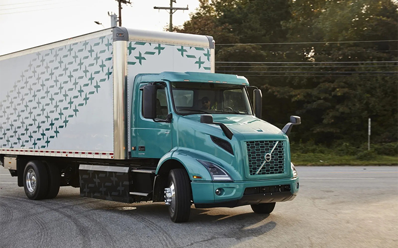 Volvo Trucks 6x4 Tractor - image 2 of 4