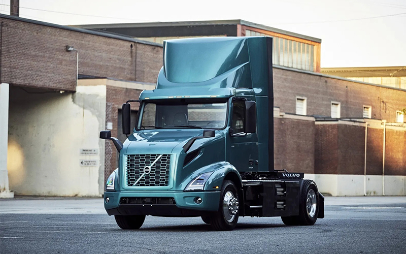 Volvo Trucks 6x4 Tractor Volvo Trucks 6x4 Tractor - image 3 of 4