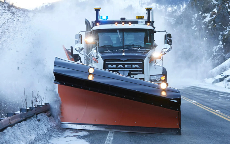 Mack Trucks Granite® - image 1 of 4