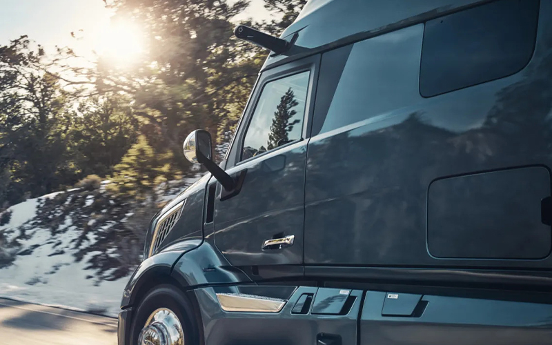 Volvo Trucks VNL 640 Volvo Trucks VNL 640 - image 1 of 4