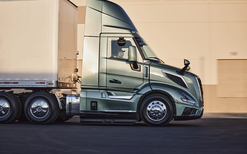 Volvo Trucks VNL 840 Volvo Trucks VNL 840 - image 2 of 4