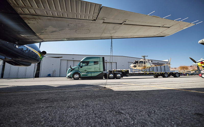 Volvo Trucks VNL 840 Volvo Trucks VNL 840 - image 3 of 4