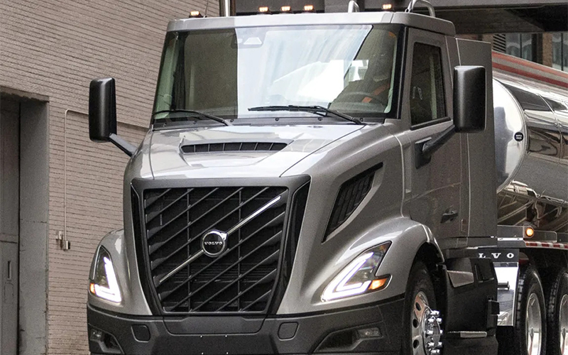 Volvo Trucks VNR Truck - image 2 of 4