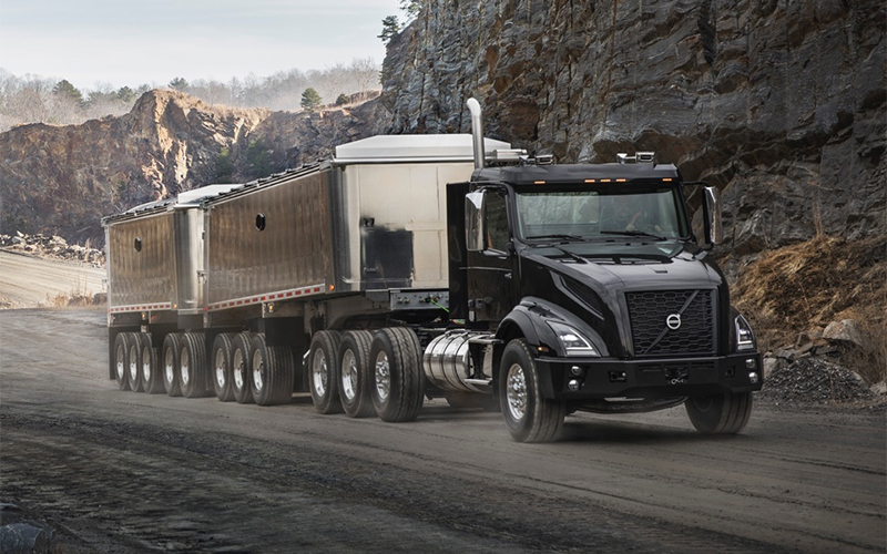 Volvo Trucks VNX 300 Volvo Trucks VNX 300 - image 2 of 6