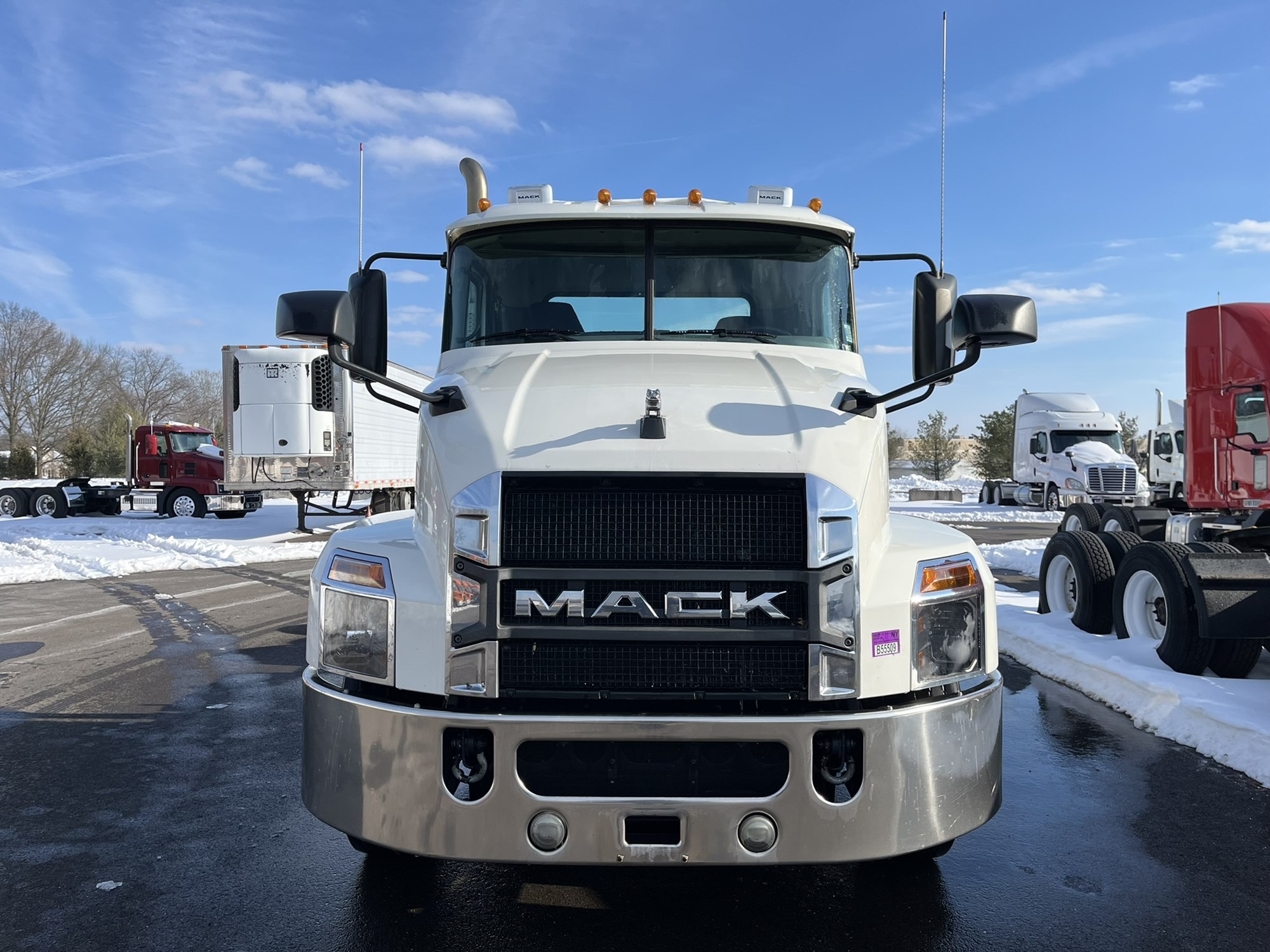 2020 MACK AN64T 2020 MACK AN64T - image 2 of 6