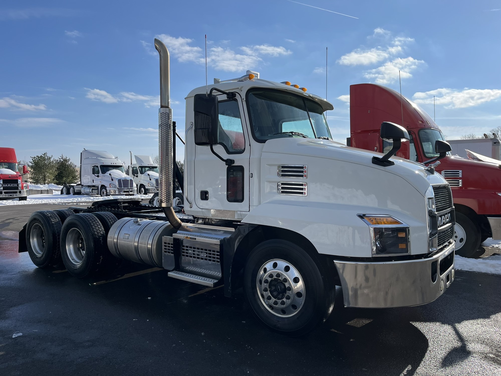 2020 MACK AN64T 2020 MACK AN64T - image 3 of 6