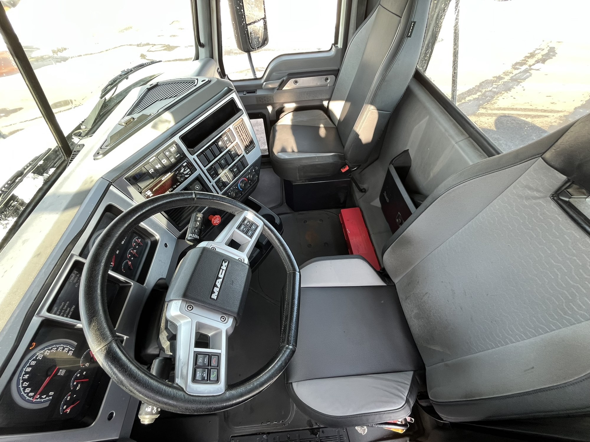 2020 MACK AN64T 1000082-08 2020 MACK AN64T 1000082-08