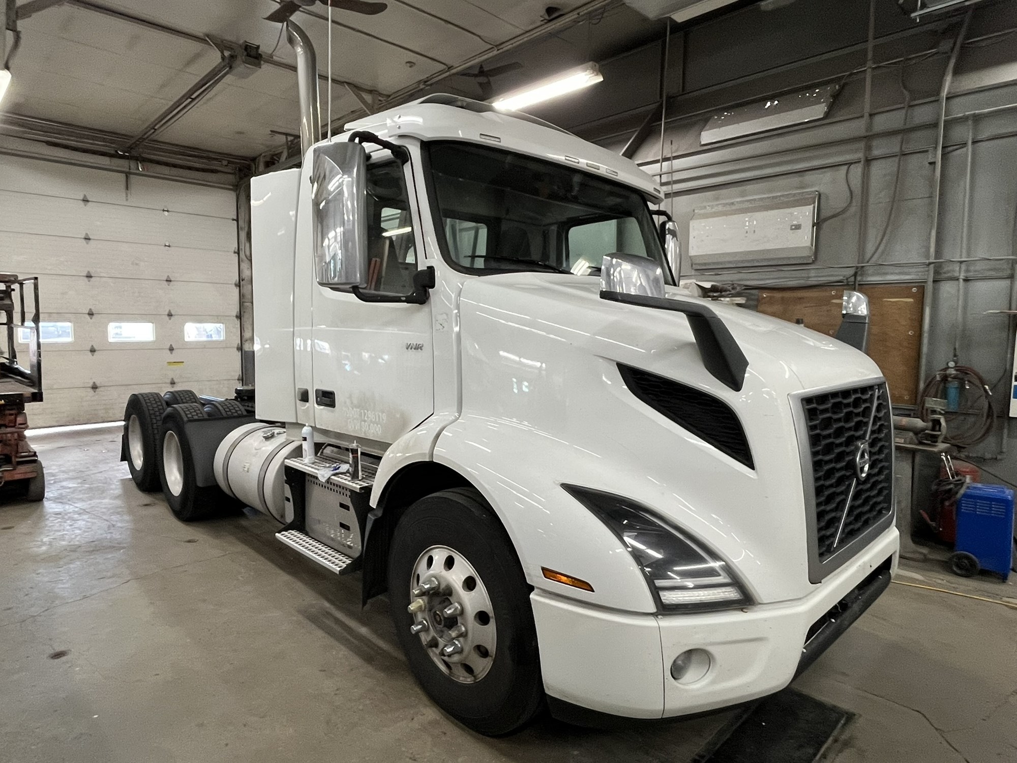 2019 VOLVO VNR64T300 1000572-01 2019 VOLVO VNR64T300 1000572-01