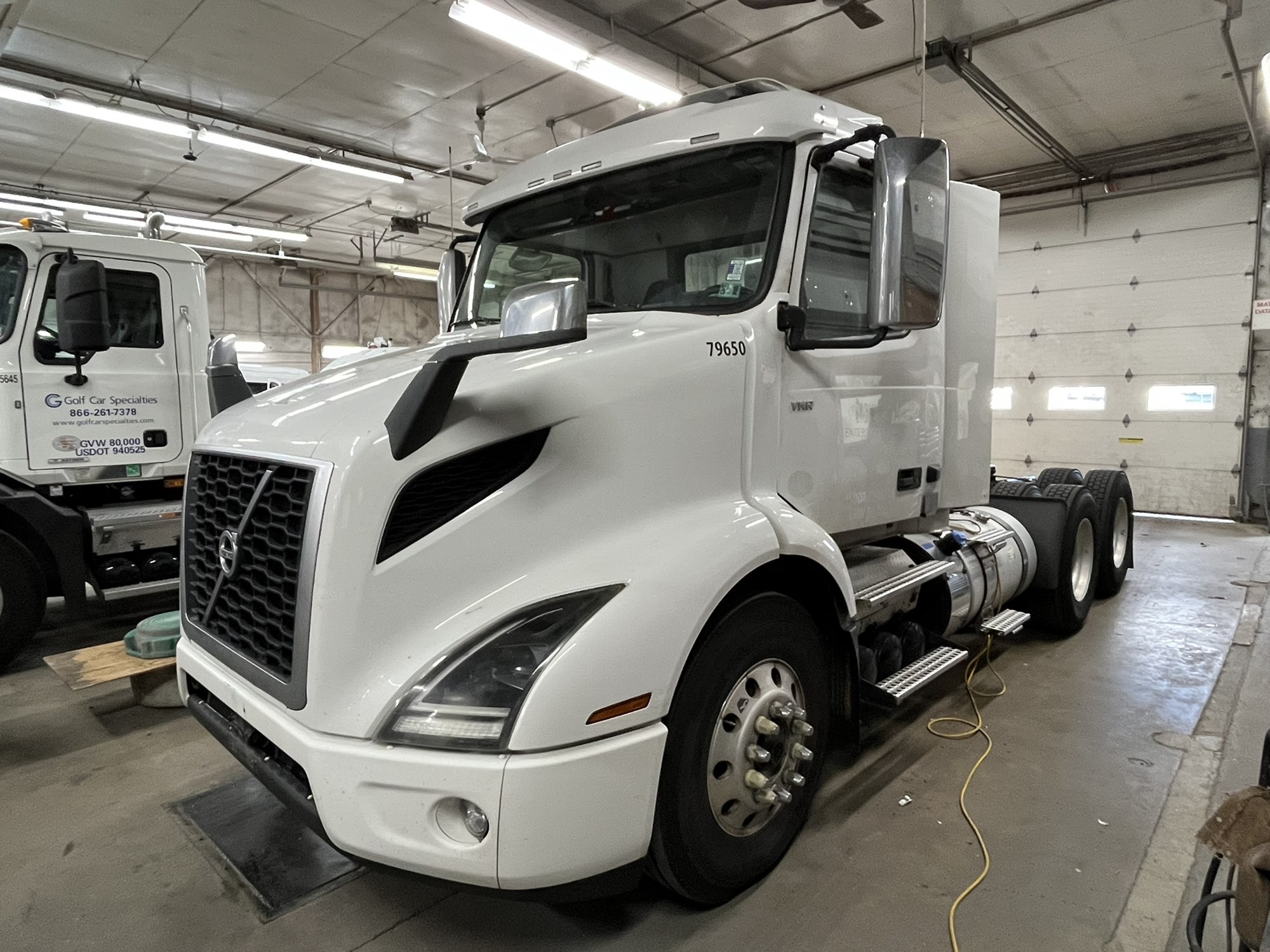 2019 VOLVO VNR64T300 1000572-02 2019 VOLVO VNR64T300 1000572-02