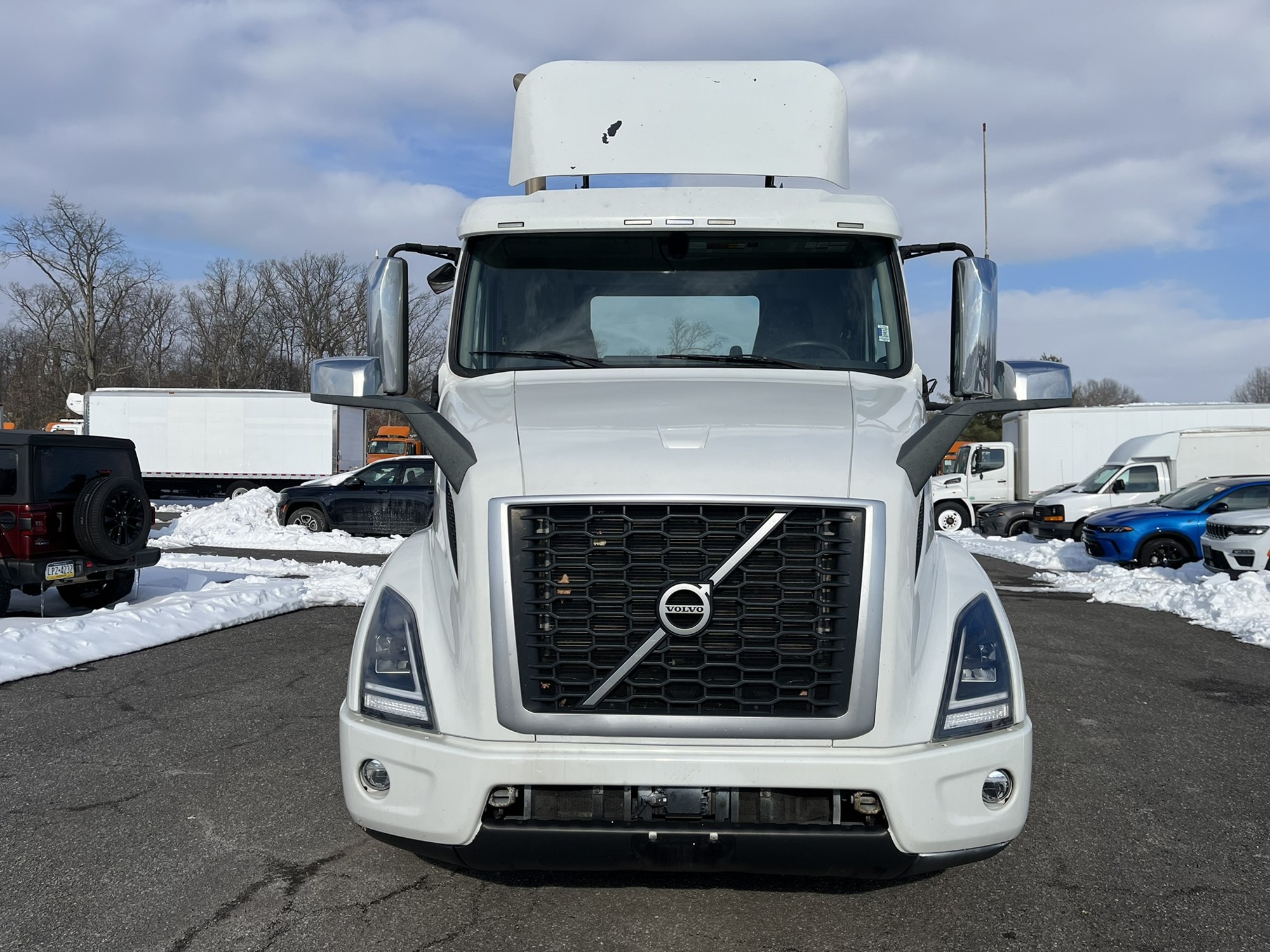2019 VOLVO VNR64T300 2019 VOLVO VNR64T300 - image 2 of 6