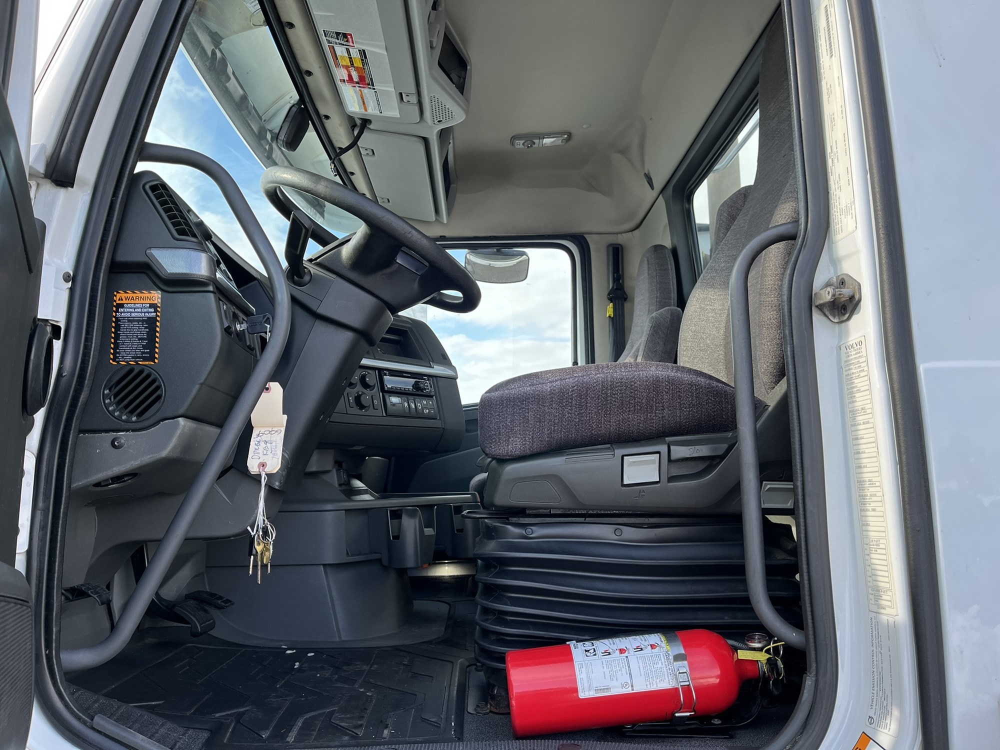 2019 VOLVO VNR64T300 1000574-07 2019 VOLVO VNR64T300 1000574-07