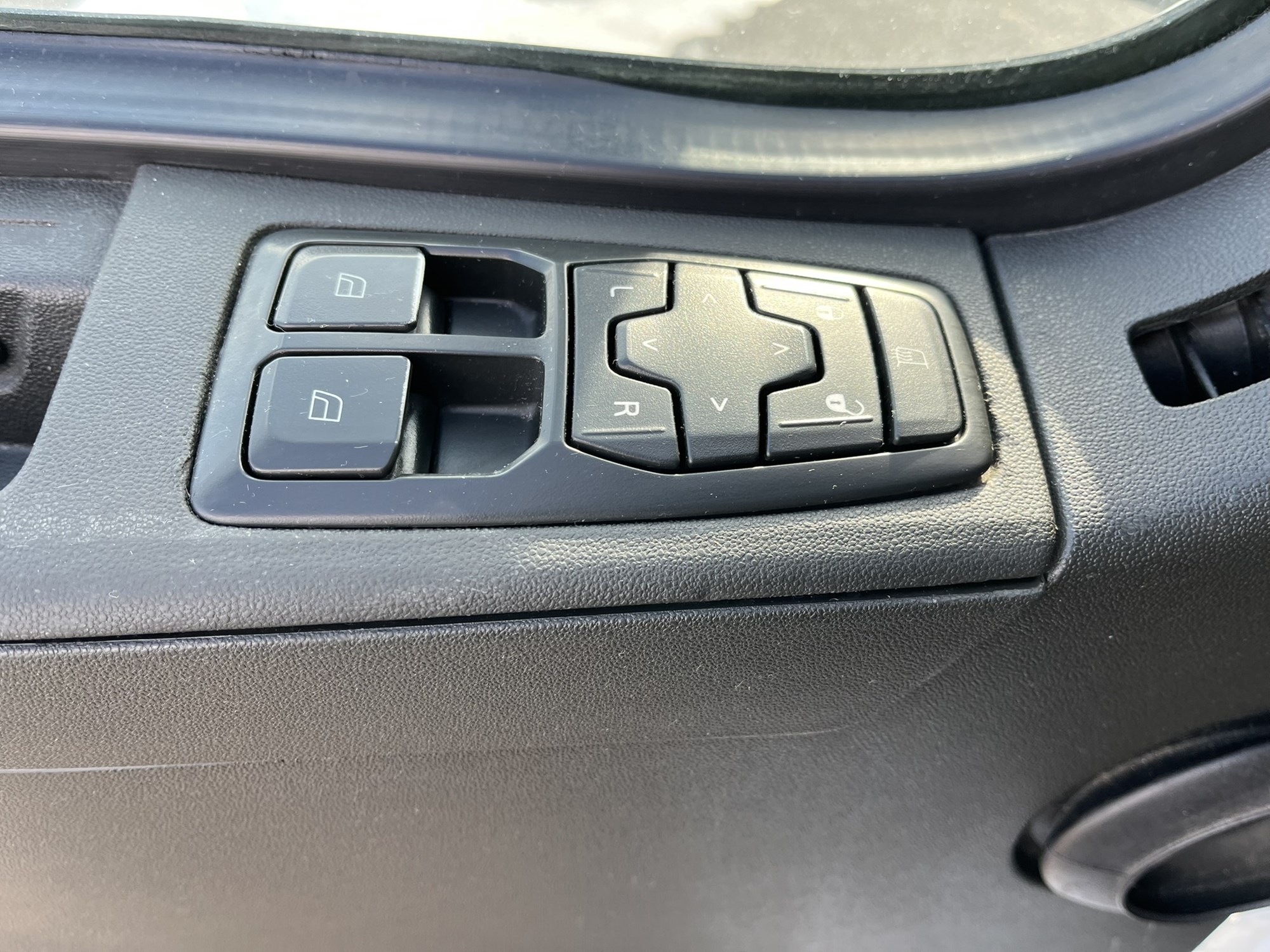 2019 VOLVO VNR64T300 1000574-13 2019 VOLVO VNR64T300 1000574-13