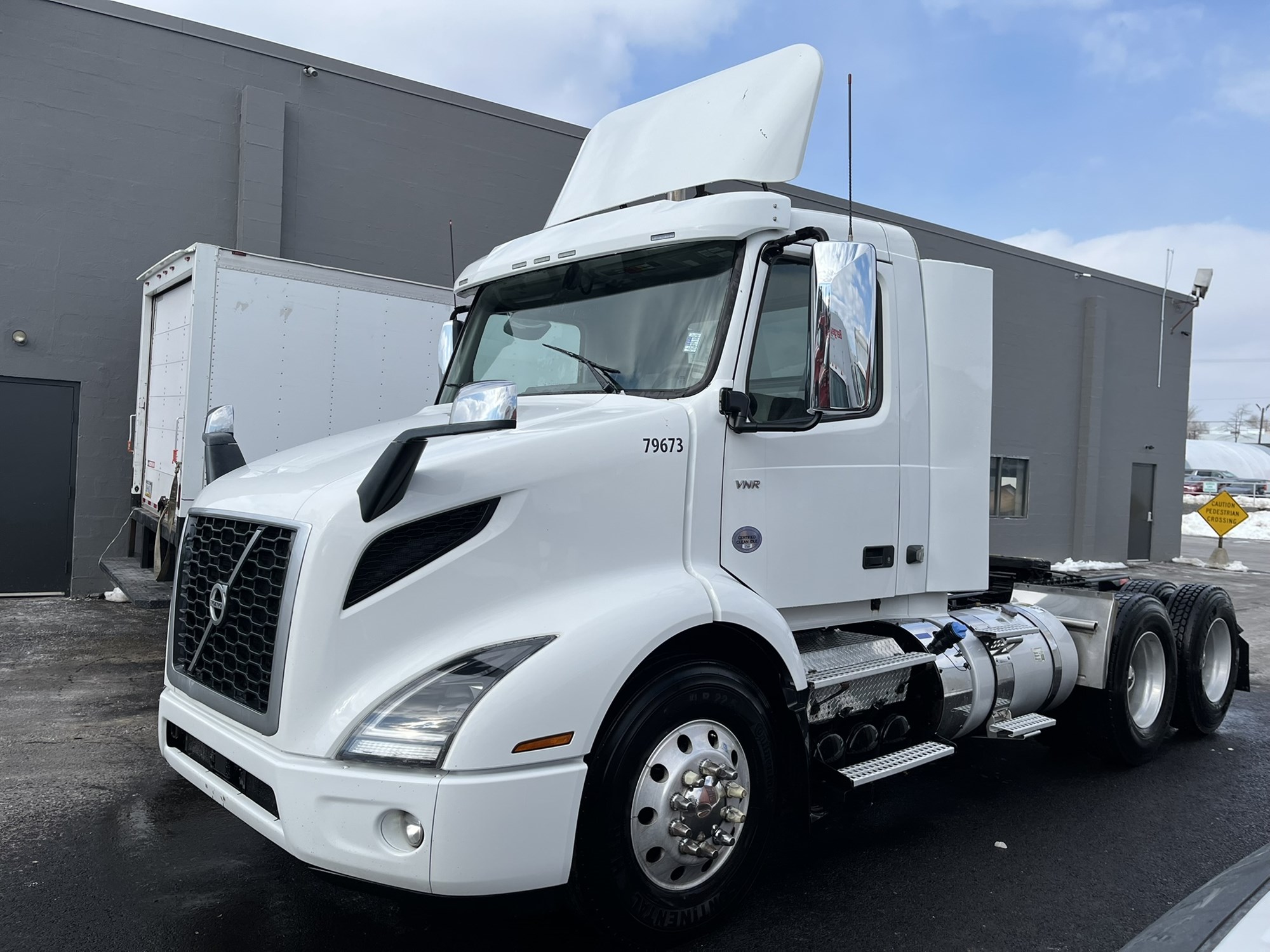 2019 VOLVO VNR64T300 2019 VOLVO VNR64T300 - image 1 of 6