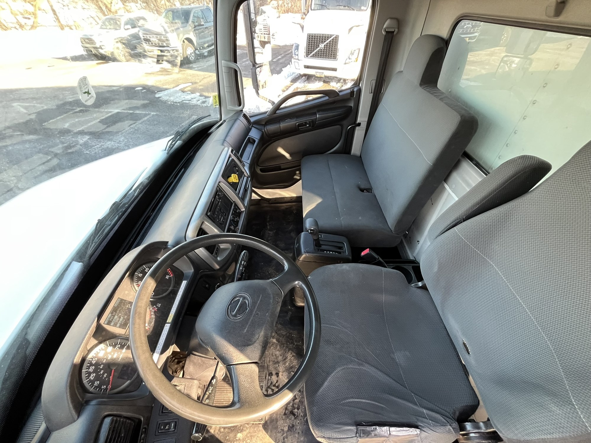 2017 HINO 268A 1048019-12 2017 HINO 268A 1048019-12