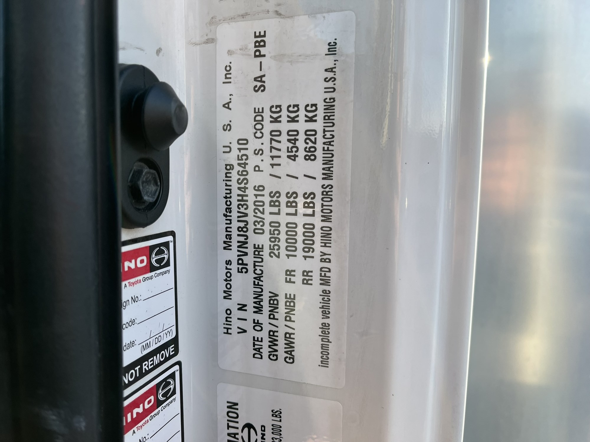 2017 HINO 268A 1048019-13 2017 HINO 268A 1048019-13