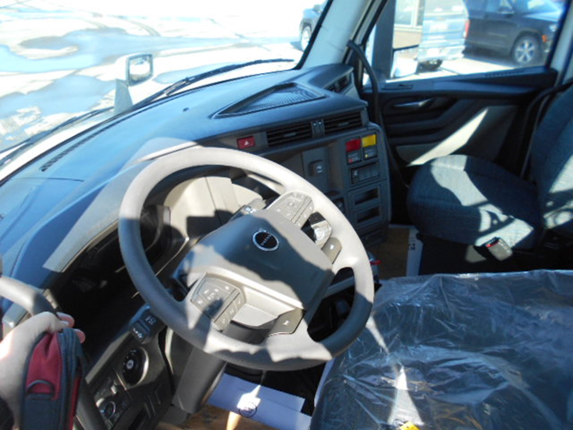 2025 VOLVO New VNL64T300 2025 VOLVO New VNL64T300 - image 6 of 6