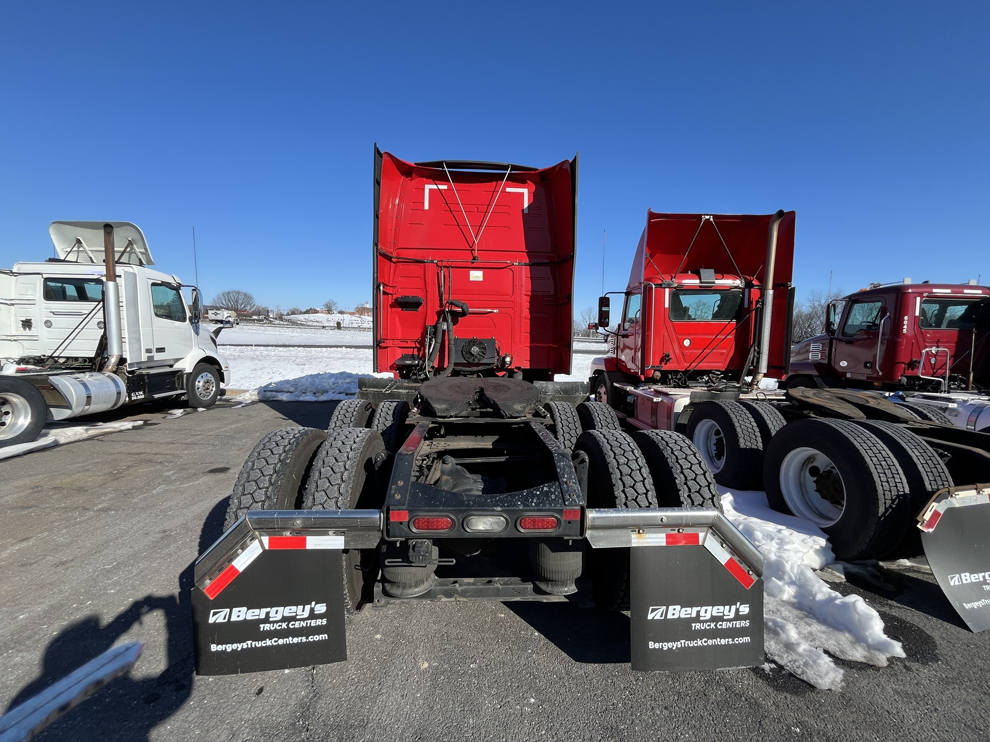 2022 VOLVO VNL 860 2022 VOLVO VNL 860 - image 2 of 6