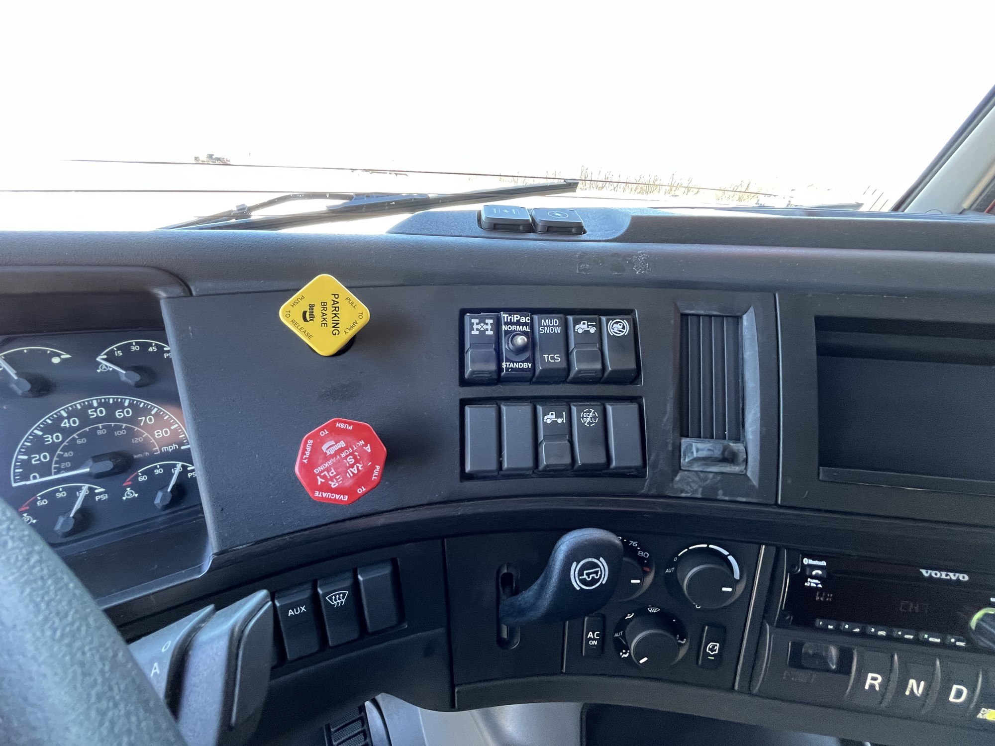 2022 VOLVO VNL 860 2022 VOLVO VNL 860 - image 3 of 6