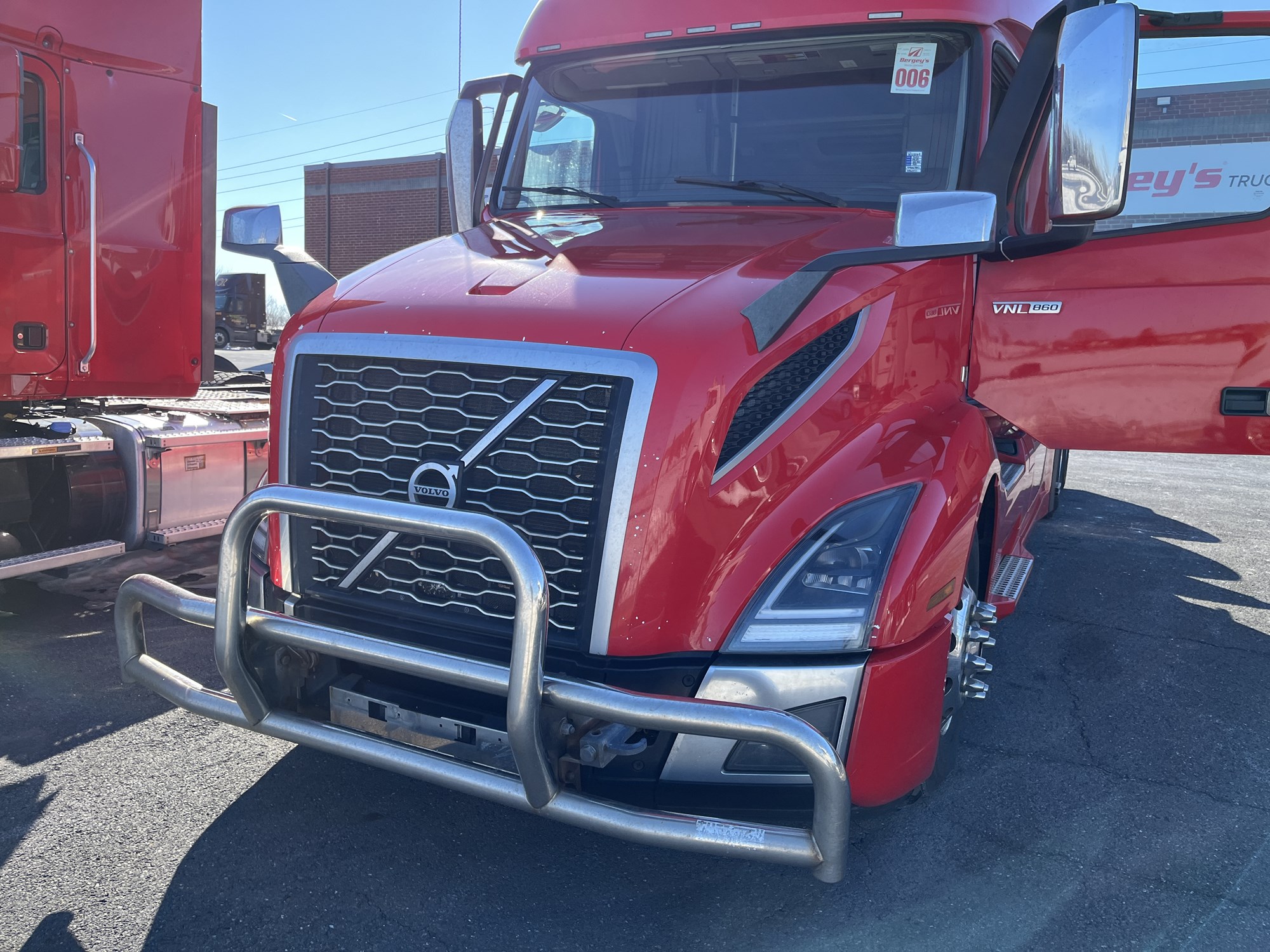2022 VOLVO VNL 860 2022 VOLVO VNL 860 - image 5 of 6