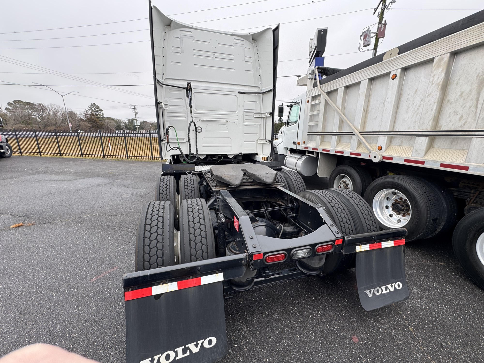 2023 VOLVO VNL860 2023 VOLVO VNL860 - image 5 of 6